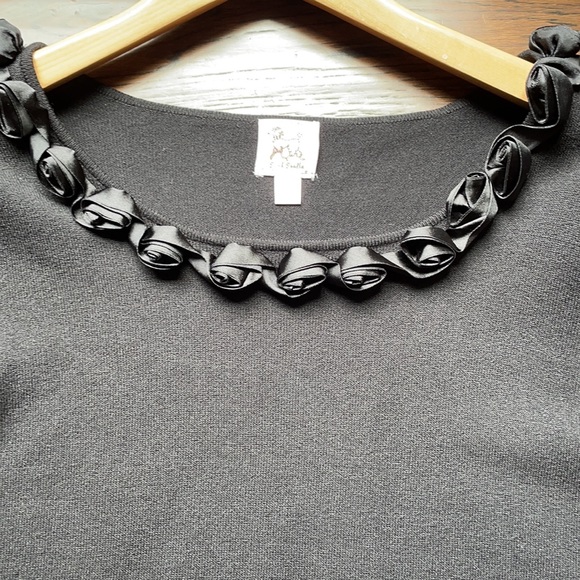 Pink Poodle black rose floral necklace lightweight - Picture 5 of 9